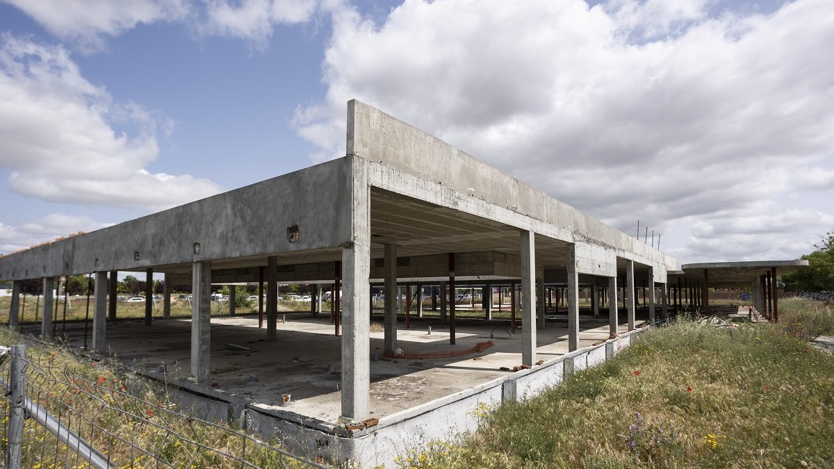 Estado en que quedaron interrumpidas las obras del centro de Salud de la Magdalena. PHOTOGENIC