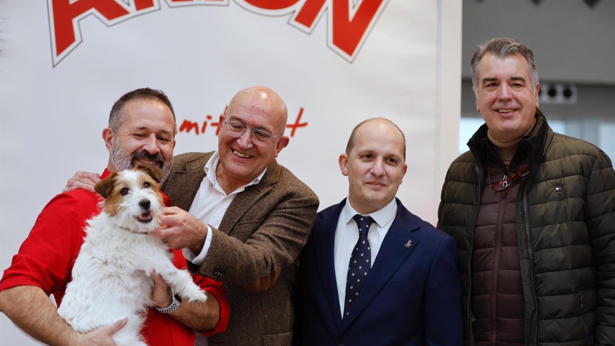 El alcalde de Valladolid, Jesús Julio Carnero, durante su visita a Fimascota - AYUNTAMIENTO DE VALLADOLID