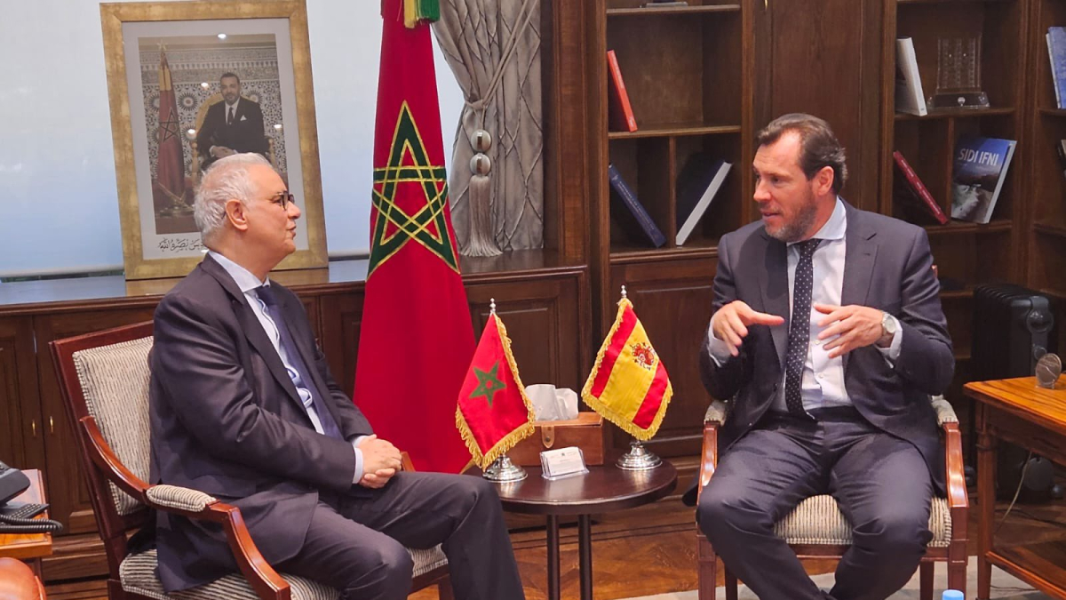 Puente con el ministro marroquí Nizar Baraka en su visita a Marruecos.- X ÓSCAR PUENTE