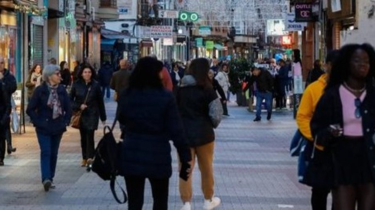 Valladolid gana población gracias al inmigración.-E. M.