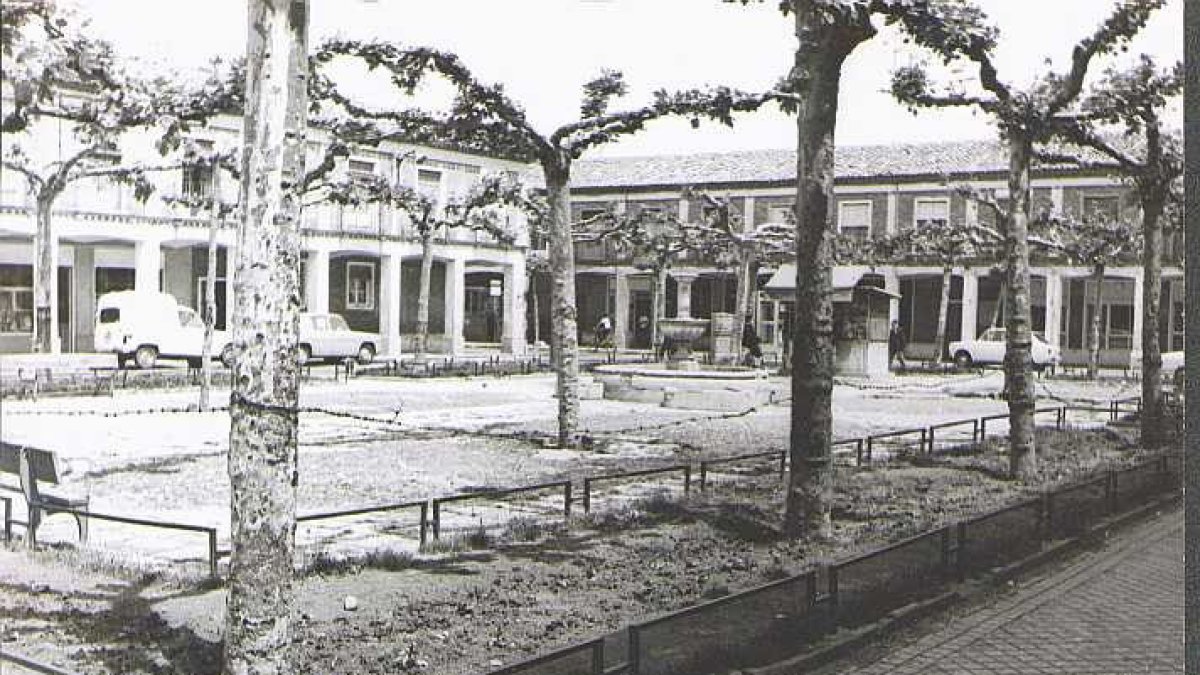 La plaza de Carmen Ferreiro en 1970 del barrio de San Pedro Regalado de Valladolid - ARCHIVO MUNICIPAL