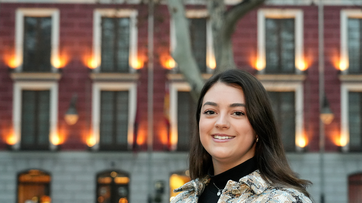 Adriana Juez Pérez, egresada de la Universidad de Valladolid. J. M. LOSTAU
