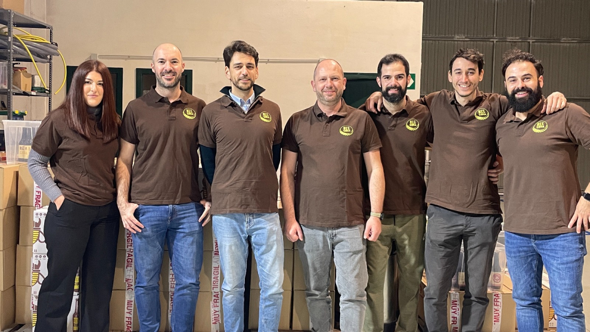 Equipo de Beekinga en las nuevas instalaciones. - LA POSADA