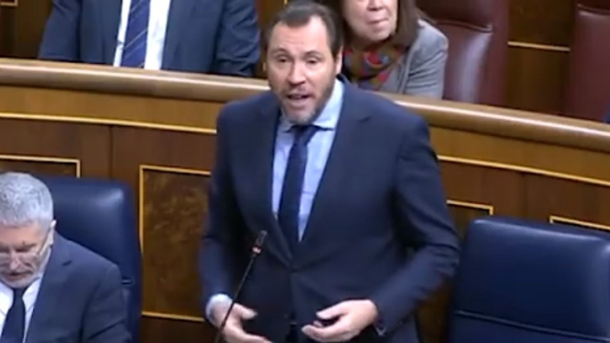 El ministro de Transportes y Movilidad Sostenible, Óscar Puente, en un momento de su intervención.- E. M.