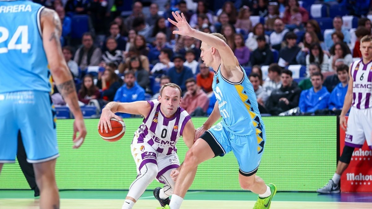 Devin Schmidt, en el duelo ante Estudiantes en el WiZink Center. / EL MUNDO