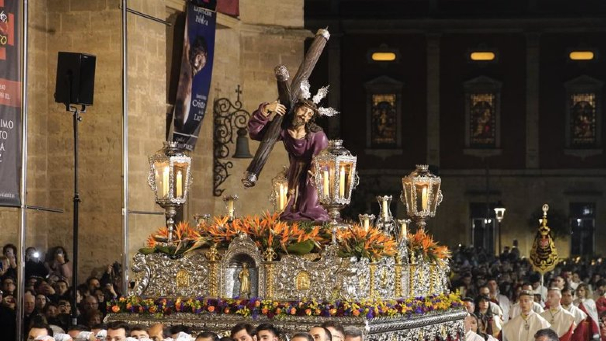 Procesión del Encuentro de la Santísima Virgen con su Hijo en la calle de la Amargura con el paso ‘Cristo Camino del Calvario’ en una imagen de 2023