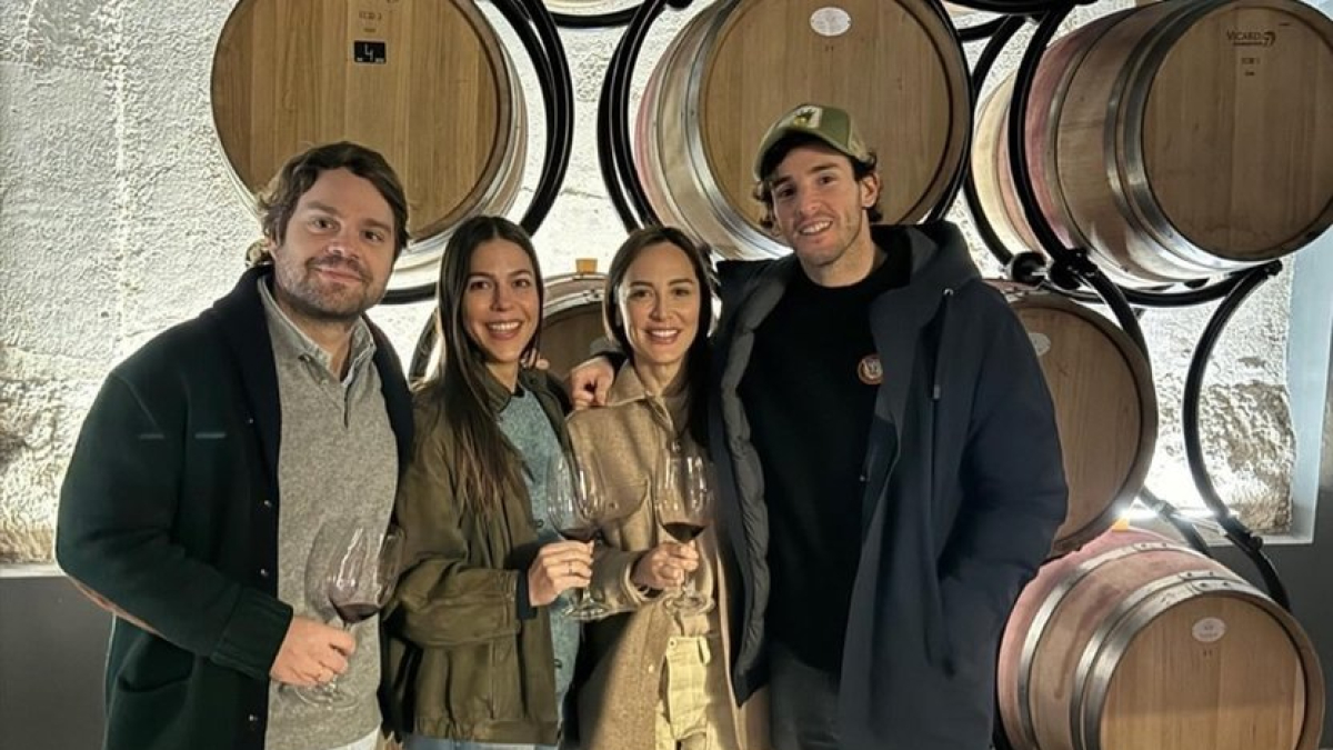Tamara Falcó y su marido Íñigo Onieva junto a unos amigos.