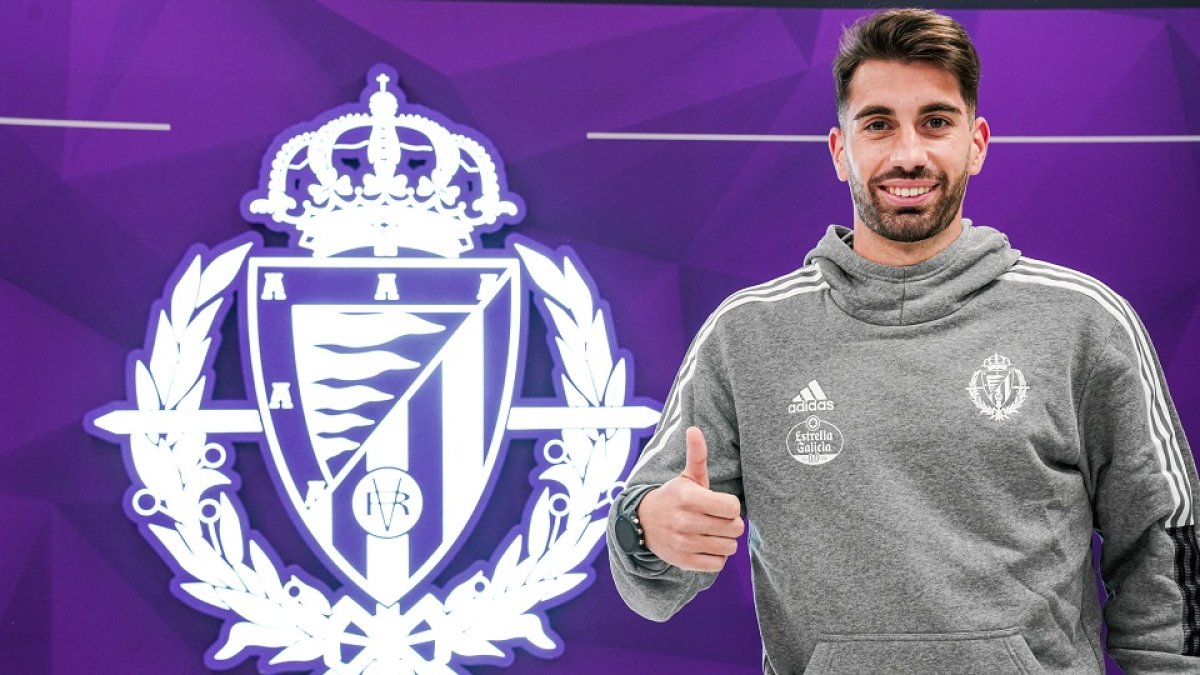 Josema, nuevo central para Pacheta procedente del Elche./  DANIEL ÁLVAREZ / REAL VALLADOLID