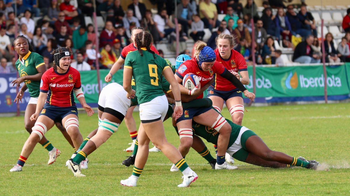 El equipo nacional femenino de rugby XV se enfrenta a Sudáfrica en partido preparatorio para el próximo Campeonato de Europa.