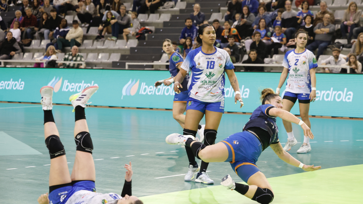 Encuentro de Liga Guerreras entre el Bera Bera y el Caja Rural Aula