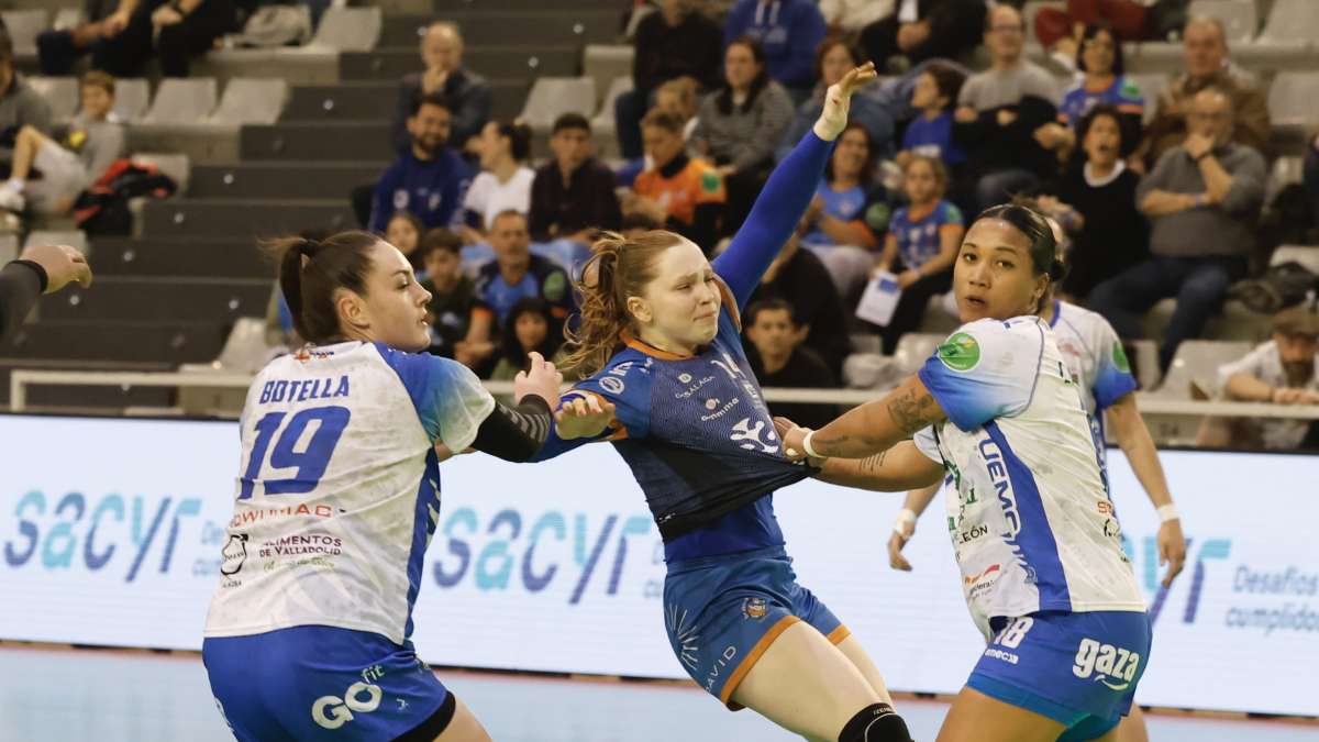 Encuentro de Liga Guerreras entre el Bera Bera y el Caja Rural Aula