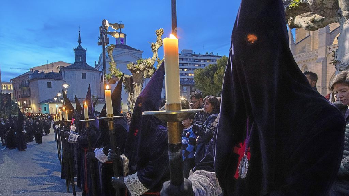 Procesión del Encuentro de la Santísima Virgen con su Hijo en la calle de la Amargura