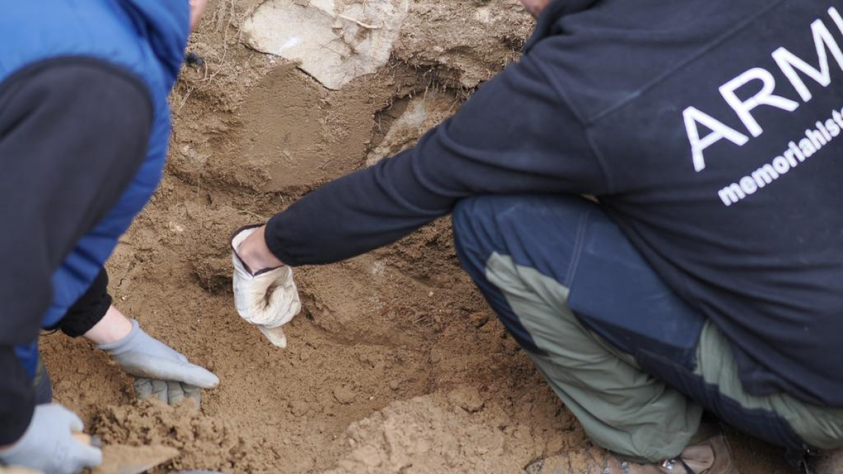 Excavación de una fosa para encontrar los restos Pedro de la Calle, el pastor socialista fusilado por unos falangistas