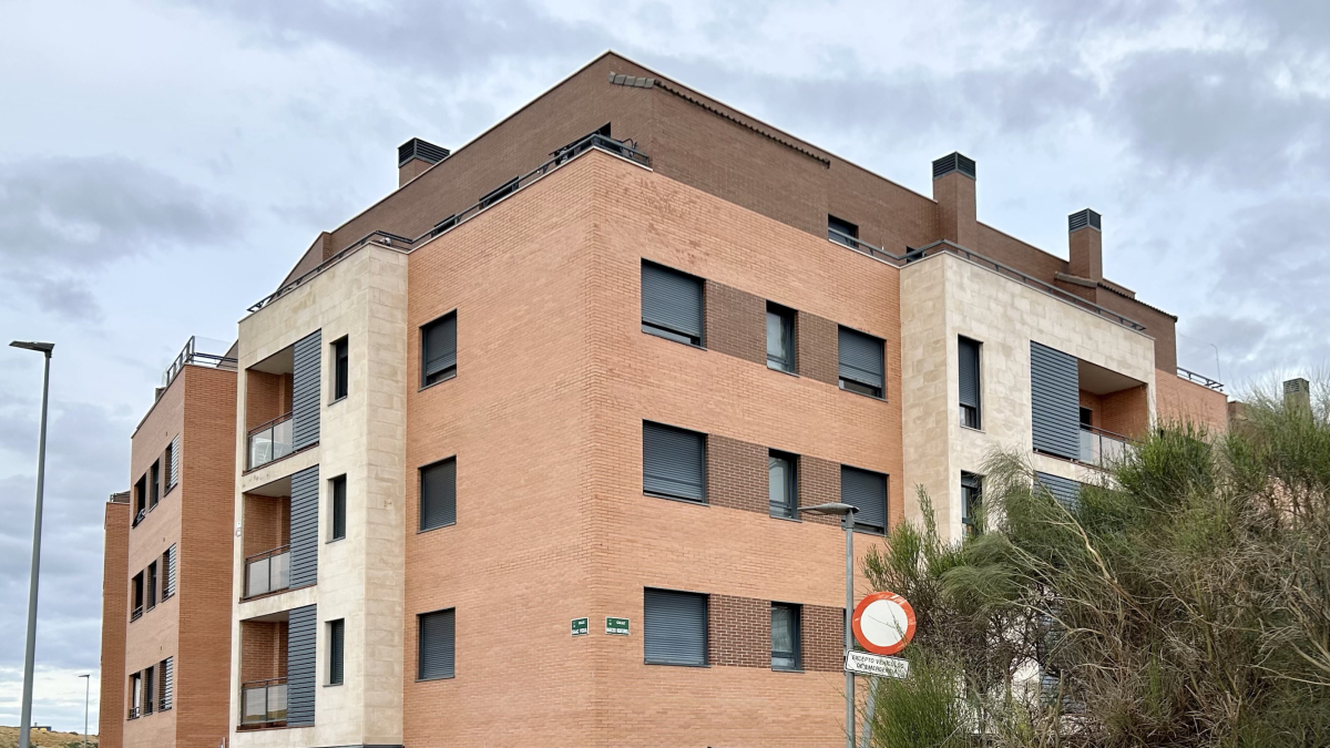 Edificio de Arroyo de la Encomienda con okukpas