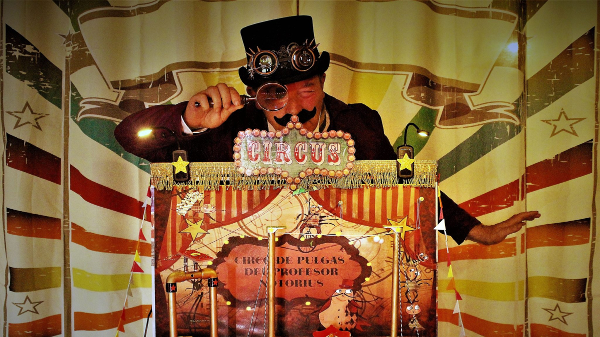 Jesús Puebla como Profesor Notorius