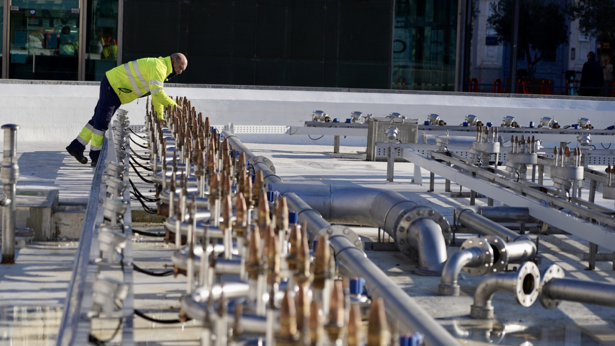 Trabajos de mantenimiento en una foto de archivo