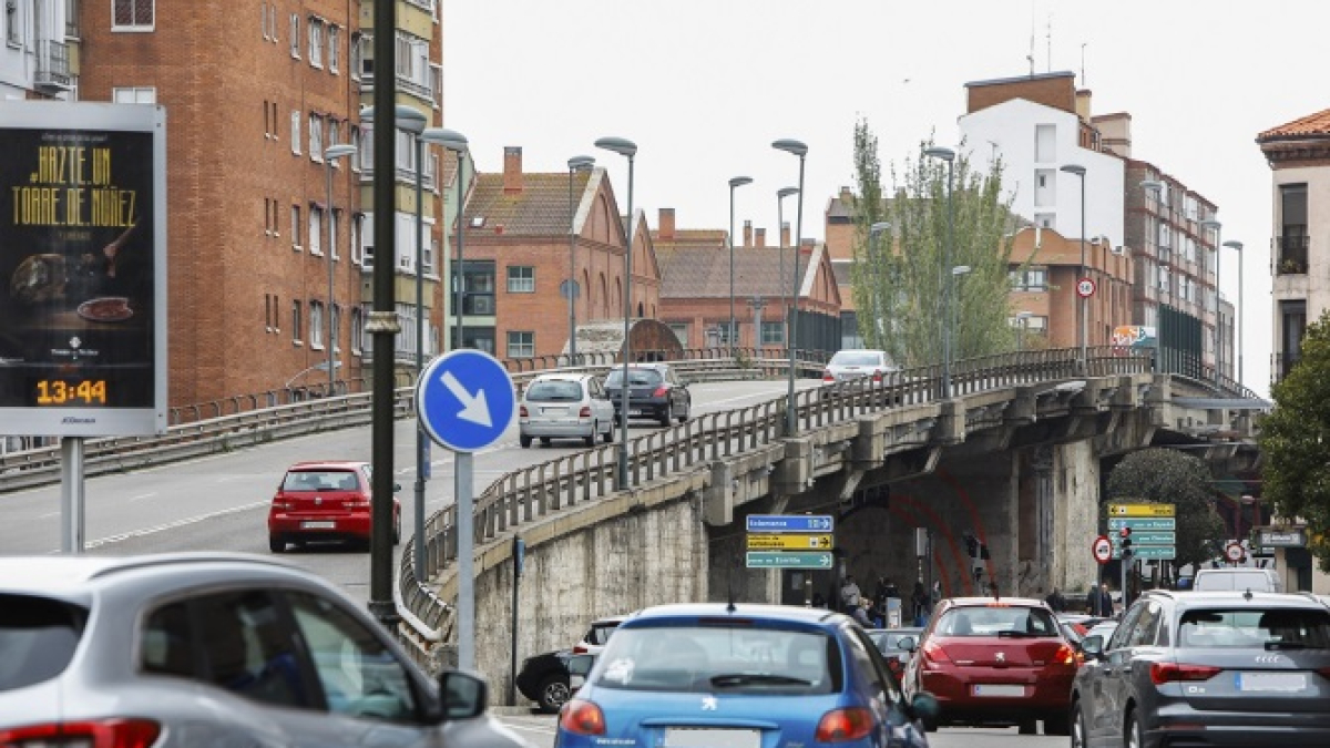 Viaducto del Arco de Ladrillo en su acceso desde el Paseo del Hospital Militar