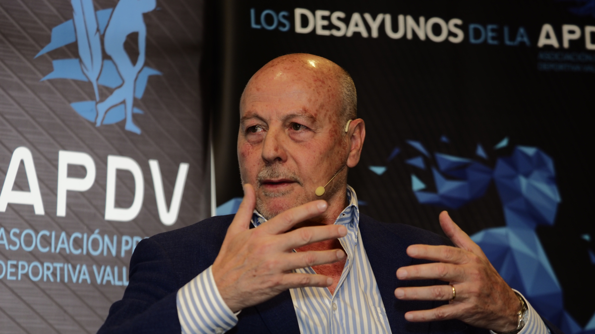 Juan Antonio Corbalán en Los Desayunos de la APDV en la Real Sociedad Hípica de Valladolid.