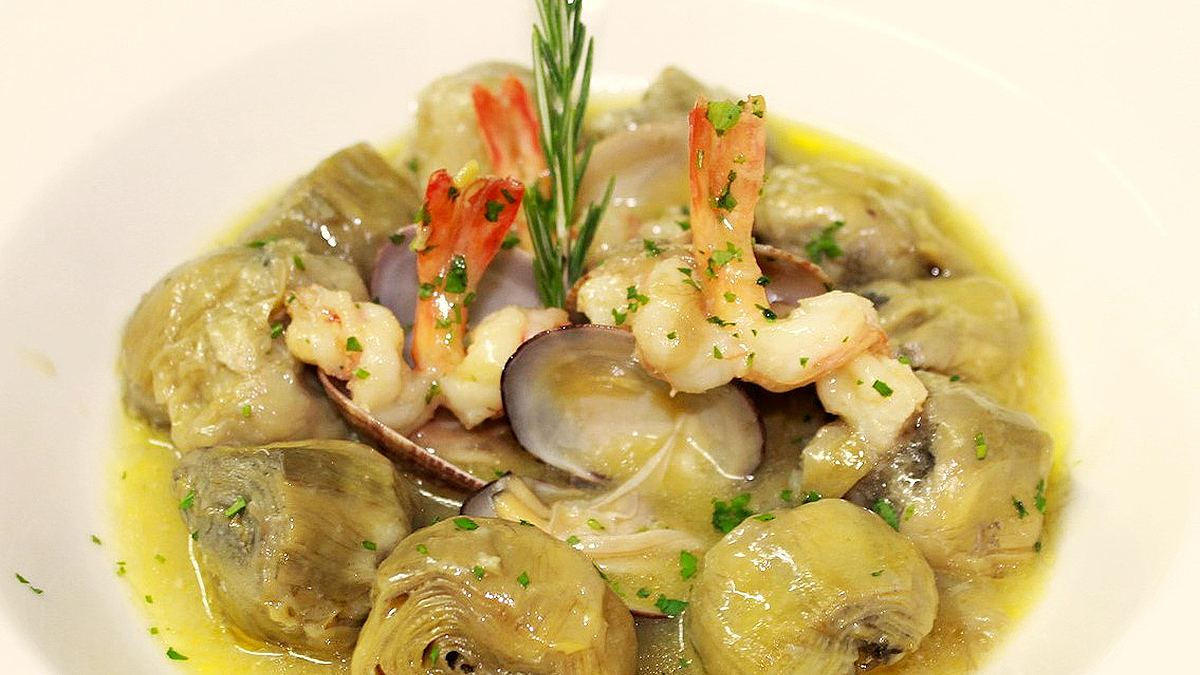 ALCACHOFAS CON ALMEJAS Y GAMBAS