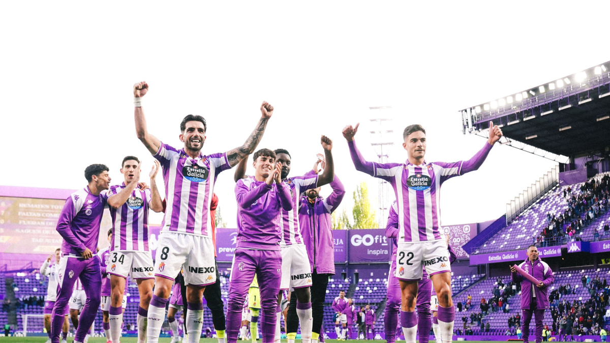El Real Valladolid celebra su último triunfo ante el Huesca.