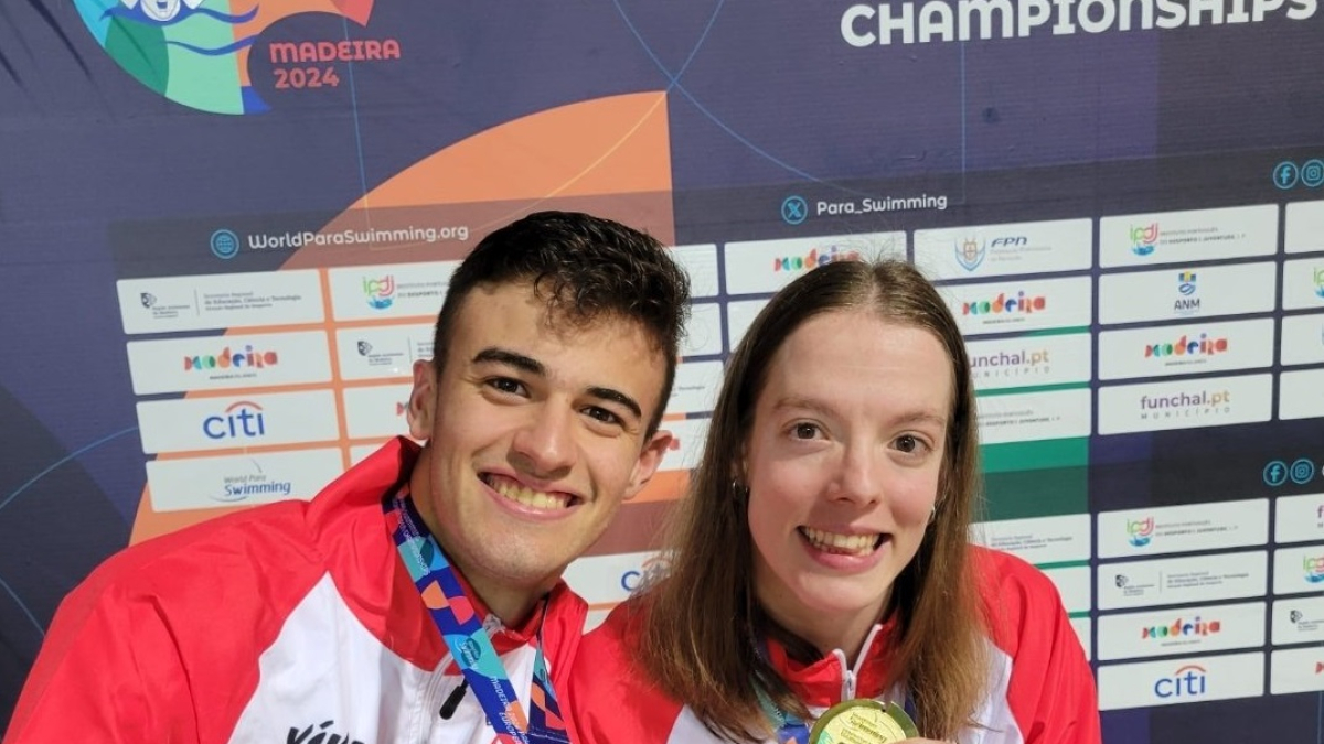 Huerta con el oro europeo junto a Marta Fernández.