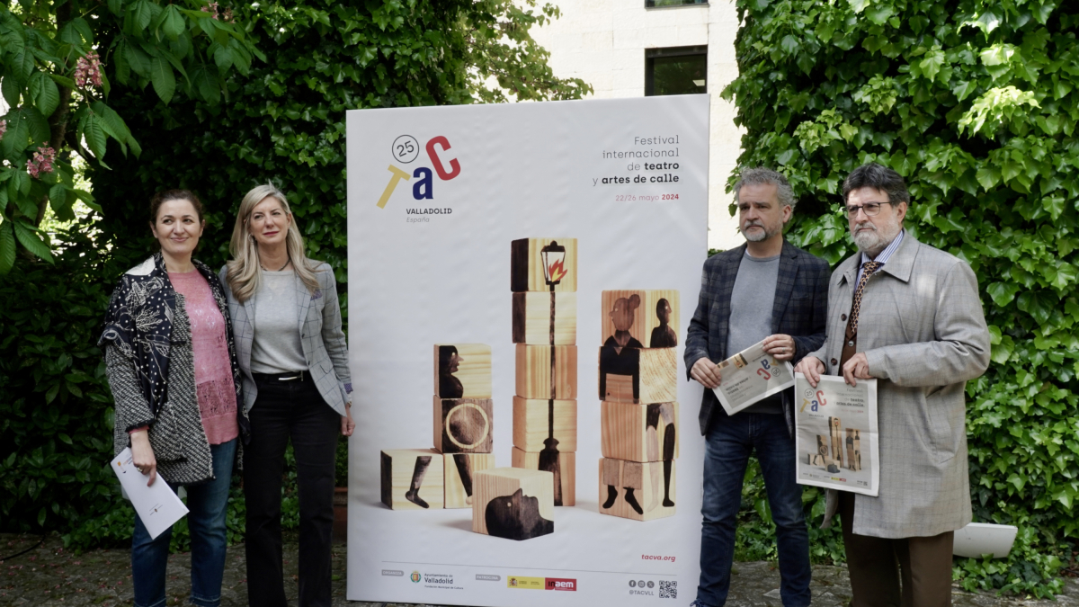 Charo Arconada, Irene Carvajal, Juan Herrero y Carmelo Irigoyen, esta mañana, en la Casa Zorrilla