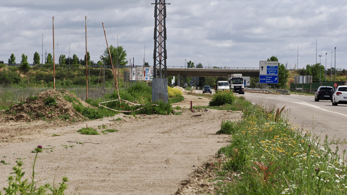 Obras paralizadas del carril bici del Camino Viejo de Simancas.