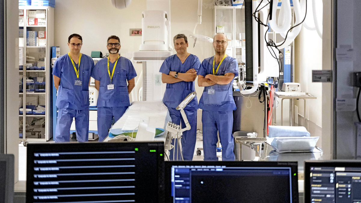 Miembros del servicio de Cardiología en las instalaciones del Complejo Asistencial Universitario de Salamanca.