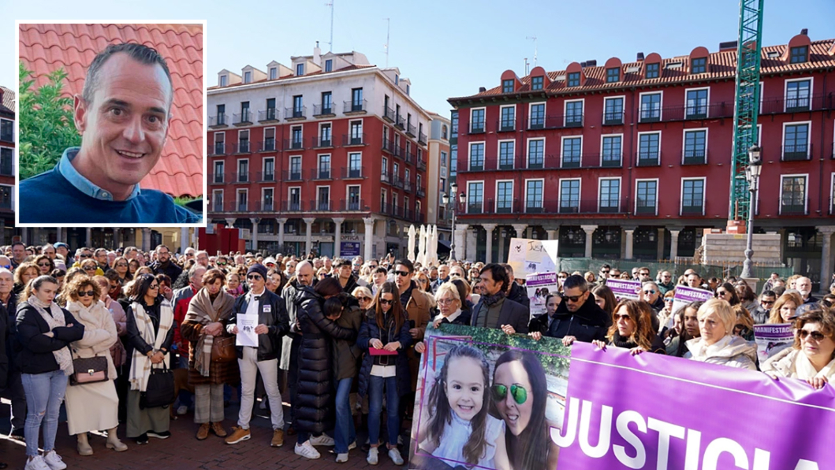 Concentración en la Plaza Mayor en repulsa de los dos crímenes; en la ventana, David Maroto