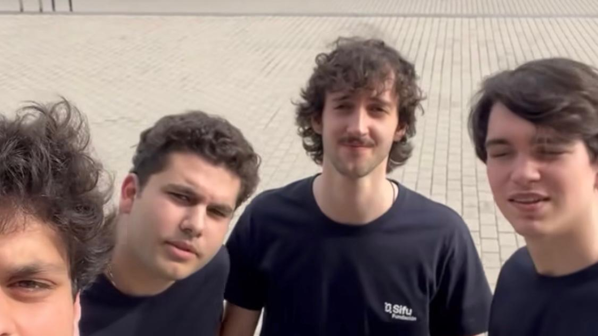 Parte del equipo de 'Across desert'