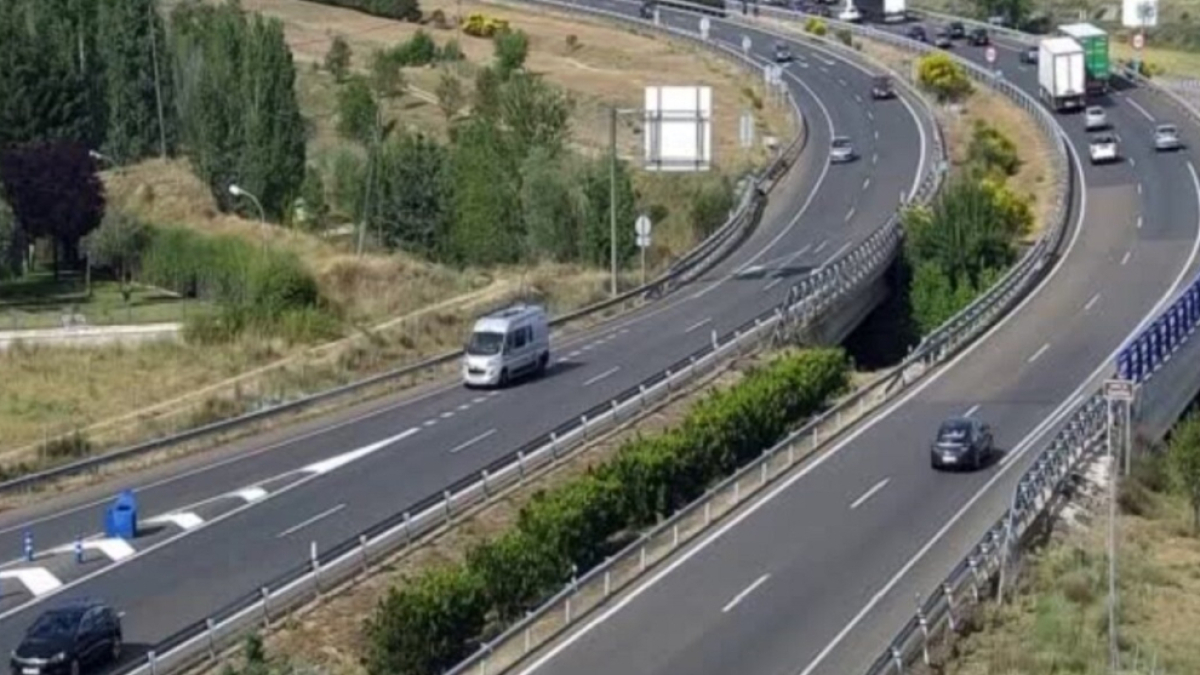 Autovía A-62, a la altura del término municipal de Dueñas, en una imagen de archivo.