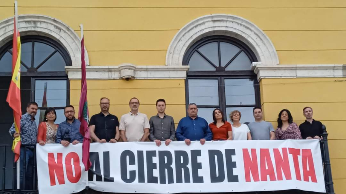 Pancarta en el Ayuntamiento de Tudela de Duero contra el cierre de Nanta.
