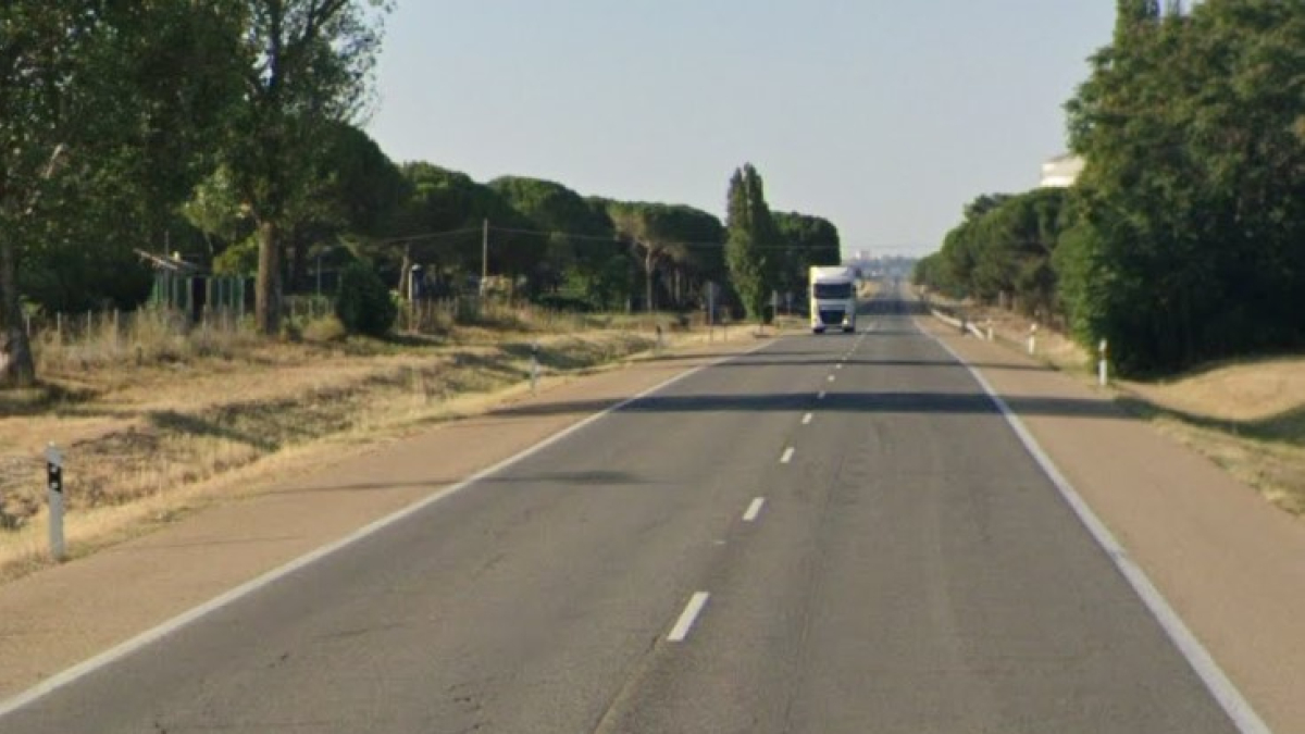 Punto de la N-601 en Alcazarén donde se produjo el accidente