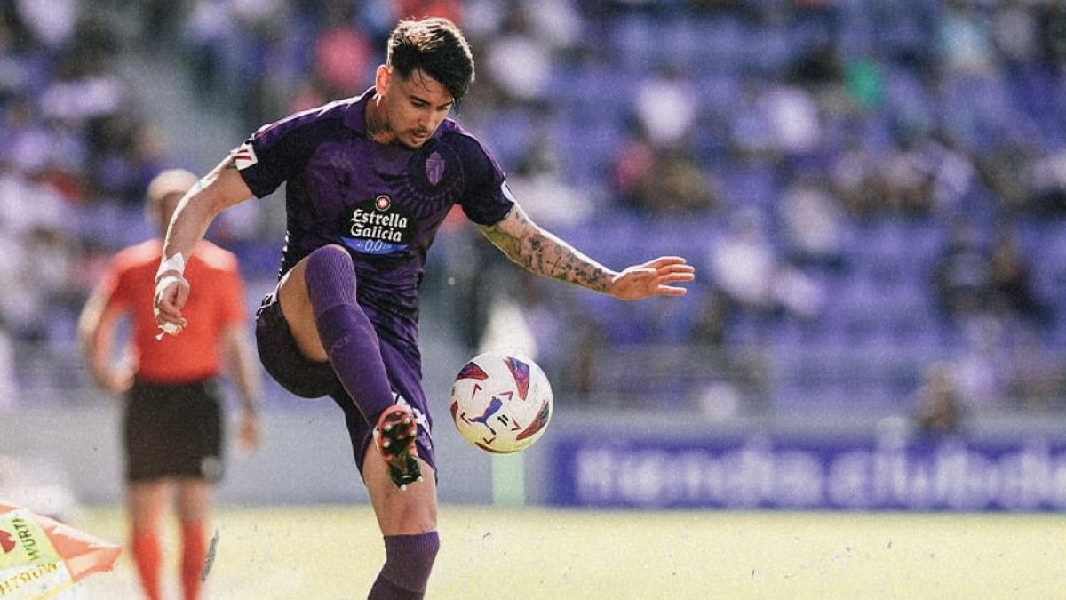 Luis Pérez realiza un control acrobático en Tenerife