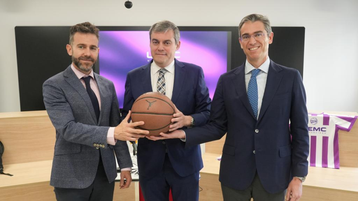 Lorenzo Alonso Nistal con los dirigentes de la UEMC.