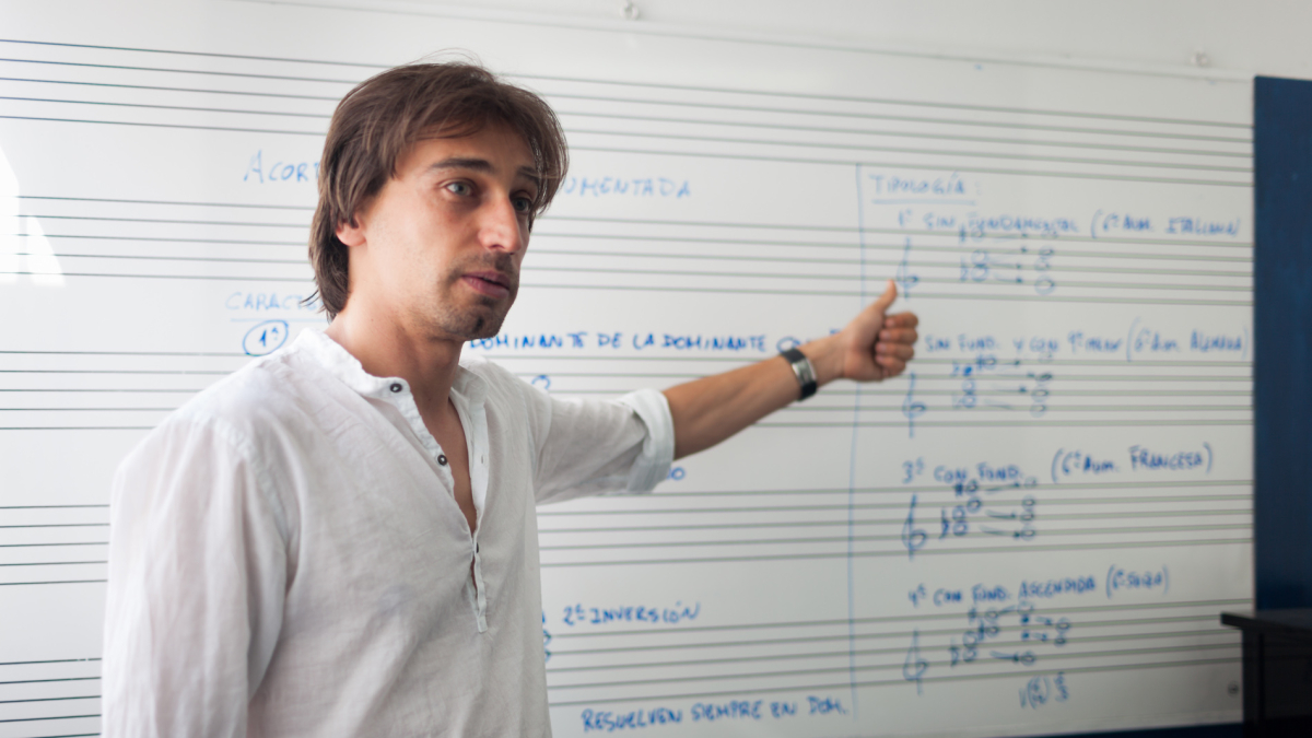 Íñigo Igualador Benito en la Escuela de Música Pianísimo