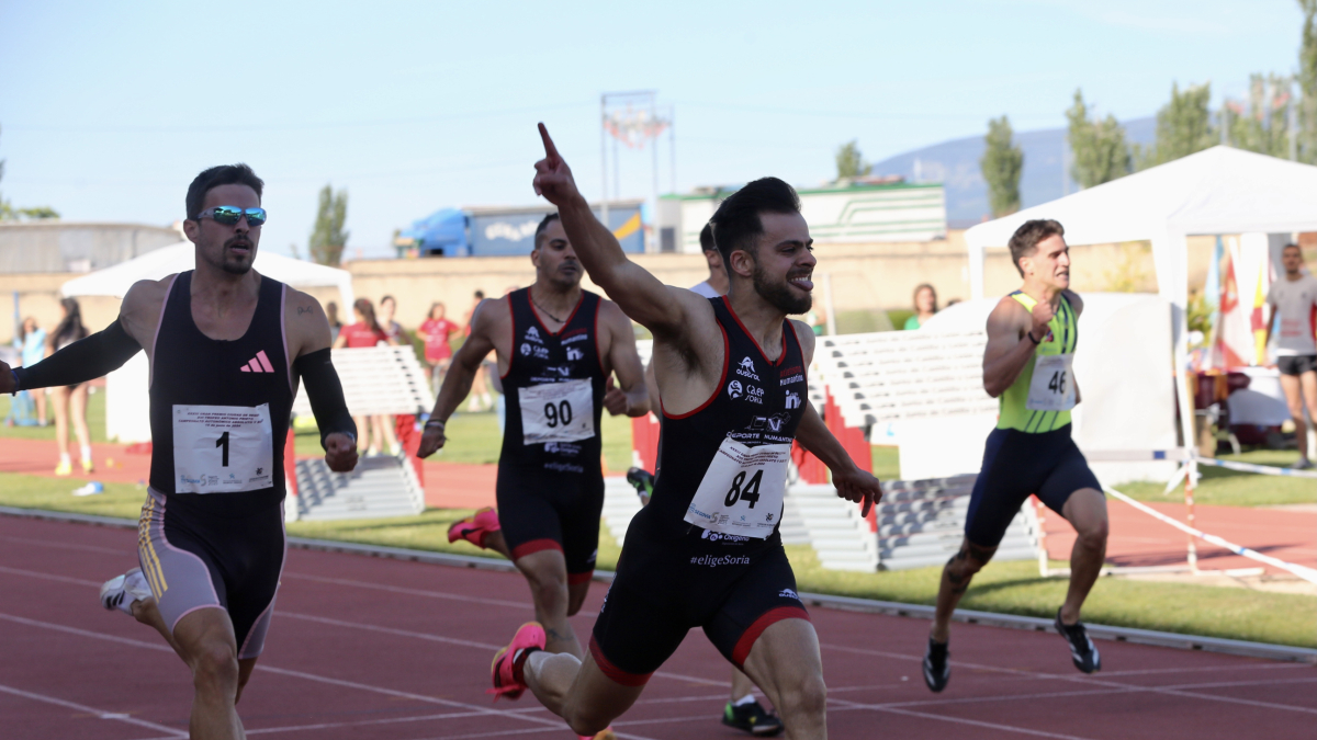 Sergio Juárez se impone a Óscar Husillos en los 200 metros