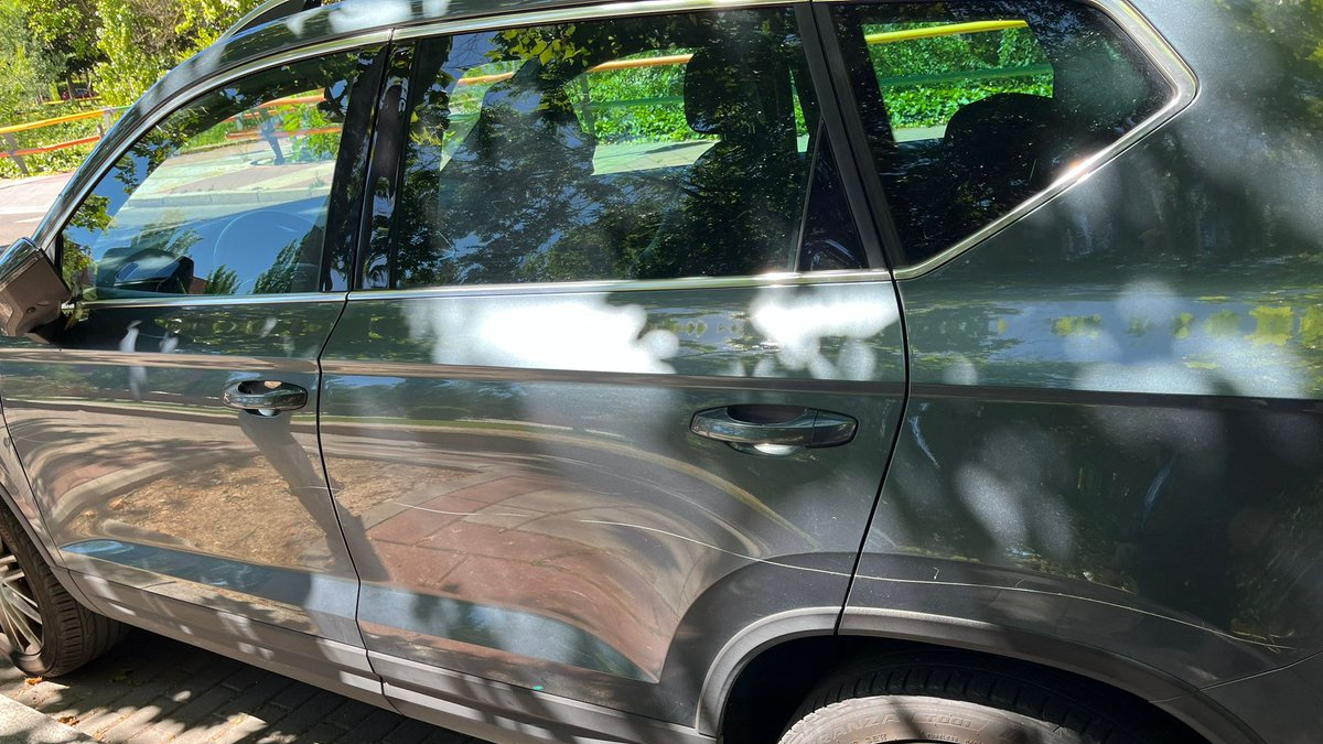 Uno de los coches en el que el detenido realizó un rayón