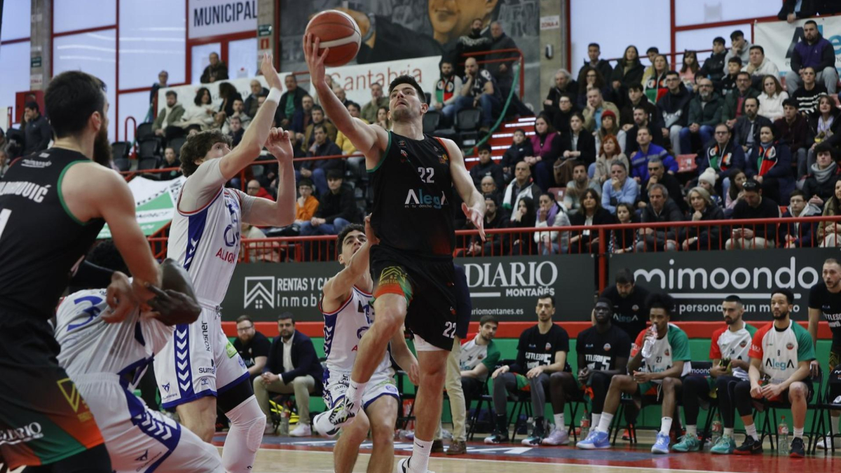 Agustí Sans entra a canasta