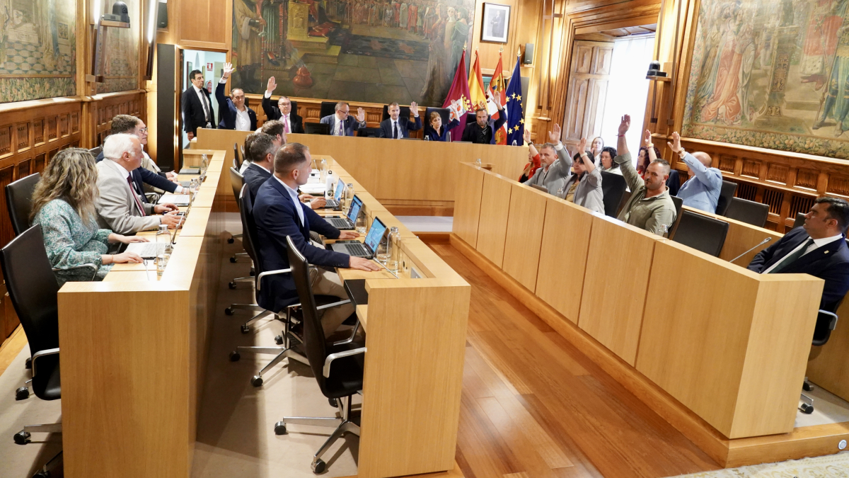 El pleno ordinario de la Diputación de León acoge el debate sobre la moción pro autonomía, a instancias de la Unión del Pueblo Leonés