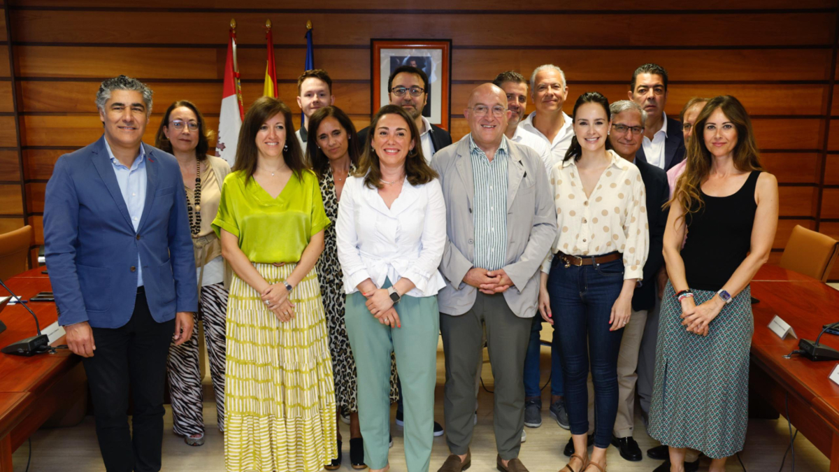 González Corral y Carnero con algunos alcaldes del alfoz