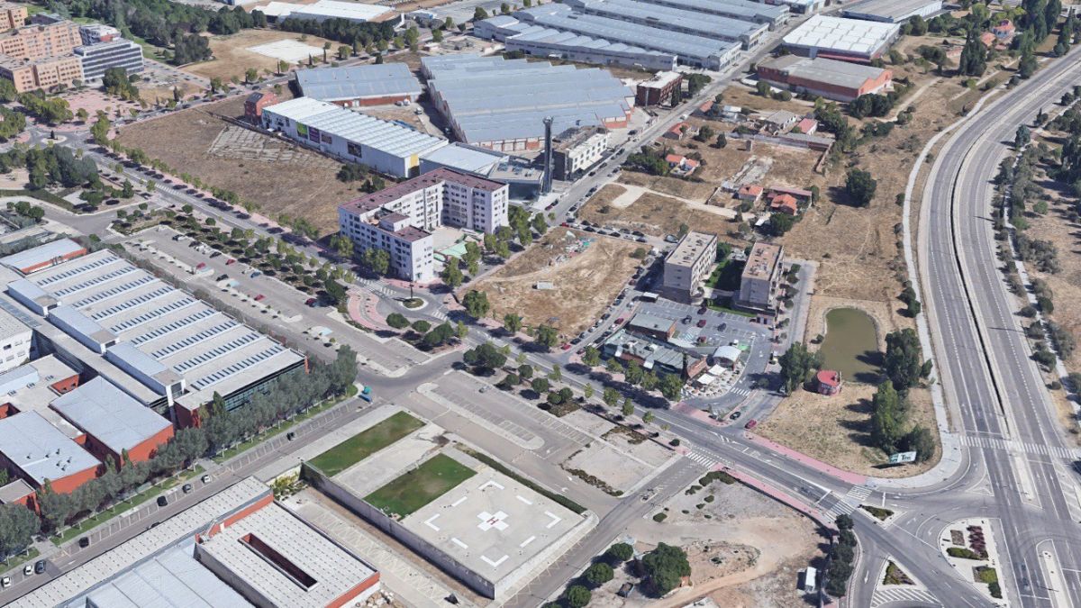 Vista aérea con una recreación de la parcela en la que se edificarán las 104 viviendas. EUROPA PRESS