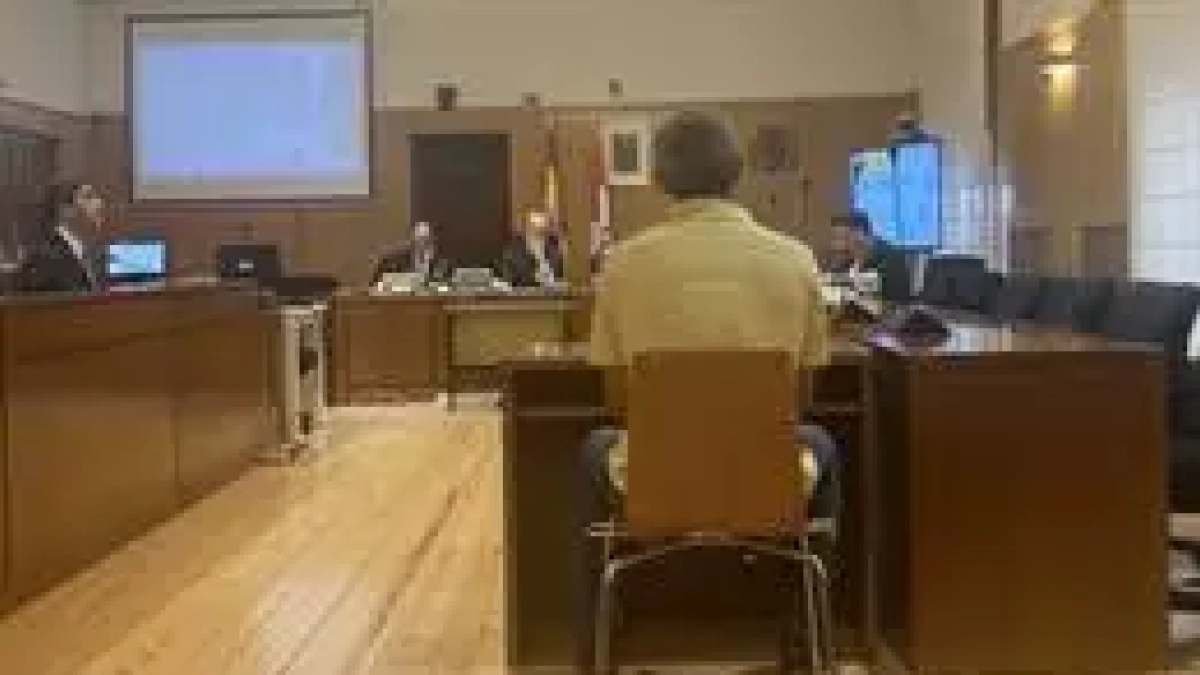 Un momento de la declaración del hostelero acusado por un delito contra la salud pública.