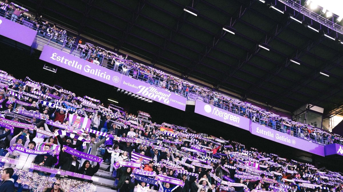 Público blanquivioleta durante un partido de la última temporada.