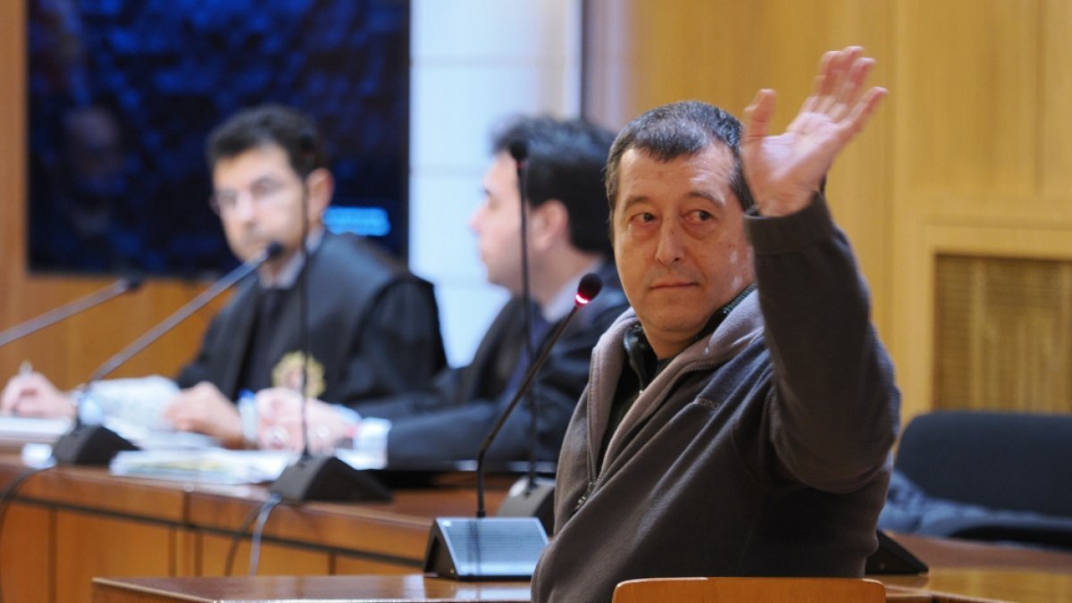 Imagen de archivo del cazador durante el juicio