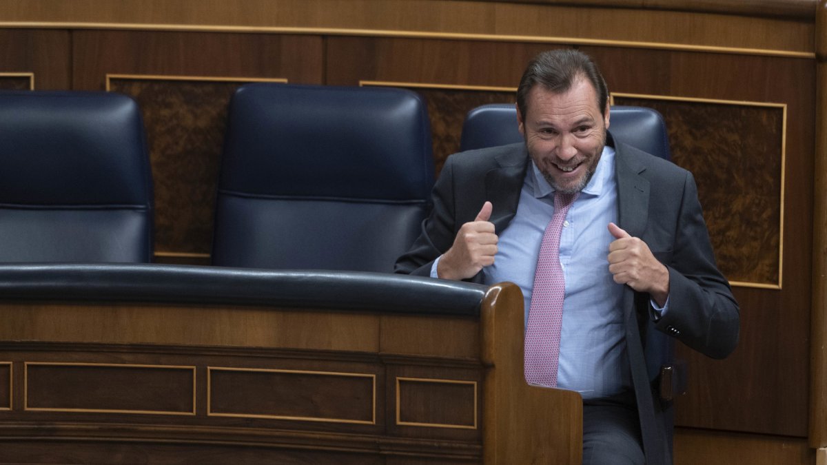 El ministro de Transportes y Movilidad Sostenible, Óscar Puente, durante una sesión de control al Gobierno, en el Congreso de los Diputados, a 11 de septiembre de 2024, en Madrid (España).