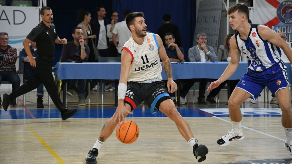 Dani Manchón con el balón