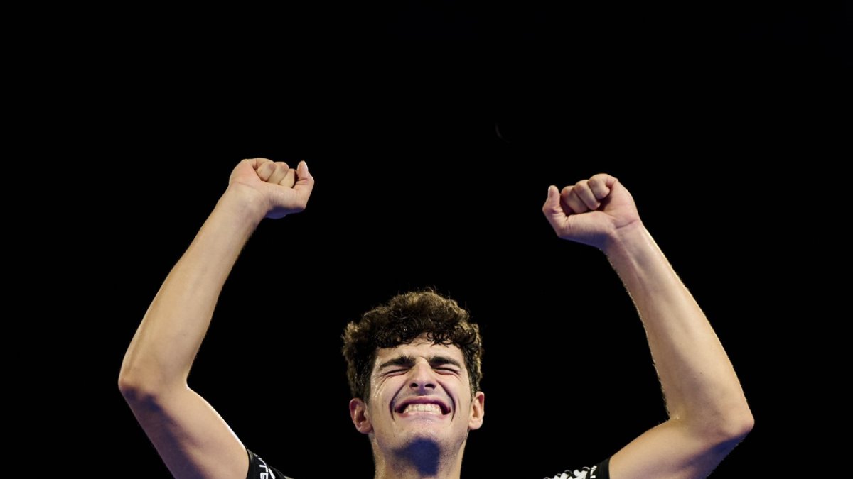 Arturo Coello celebra el título del Premier Padel P2 Valladolid