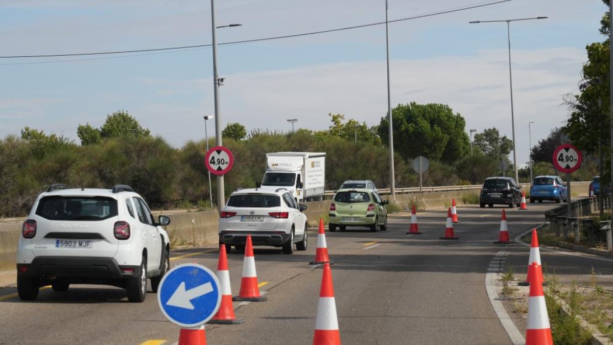 El tráfico va a estar ceñido a un solo carril de la VA-20 entre Las Flores y San Pedro Regalado durante dos meses.