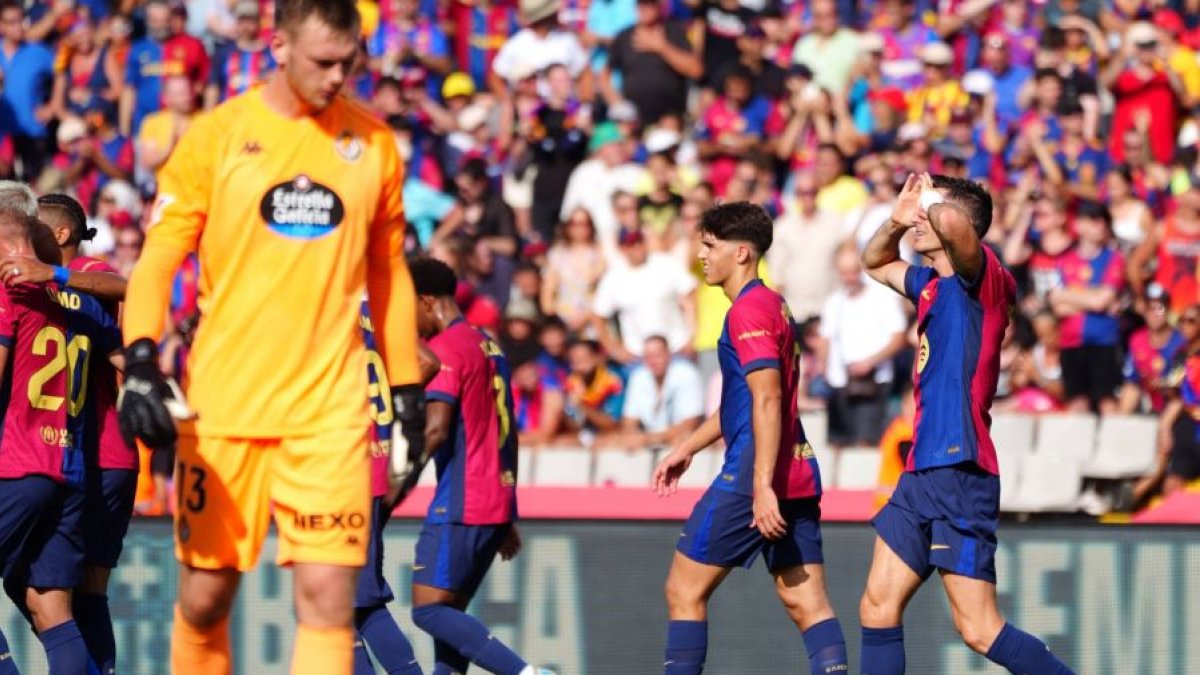 Hein, cabizbajo tras encajar uno de los siete goles que marcó el Barcelona al Real Valladolid.